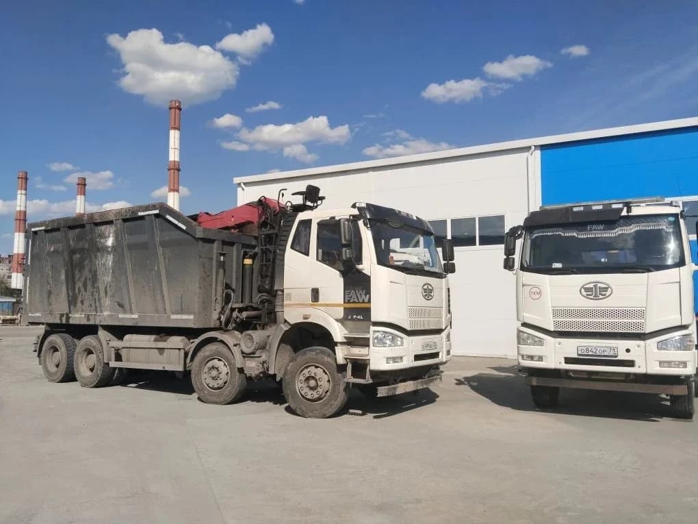 FAW ломовоз с гидроманипулятором для вывоза металлолома