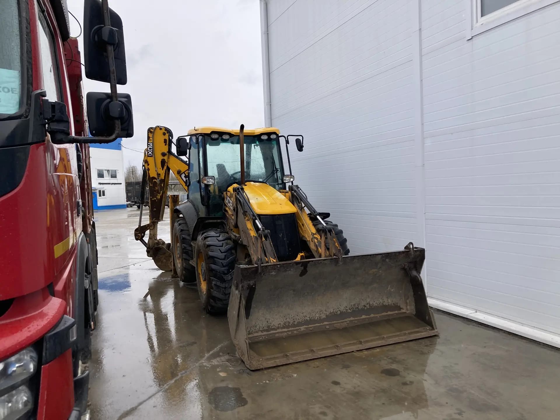 Экскаватор-погрузчик JCB 3CX для погрузки и демонтажа